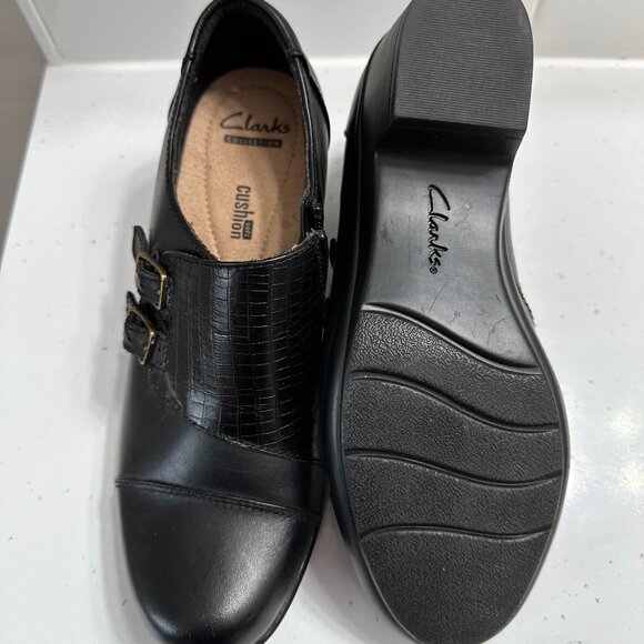 Clarks Women's Shoes 8 Black Croc Leather Buckle Ankle Boots Clog Heel Booties - Picture 5 of 9